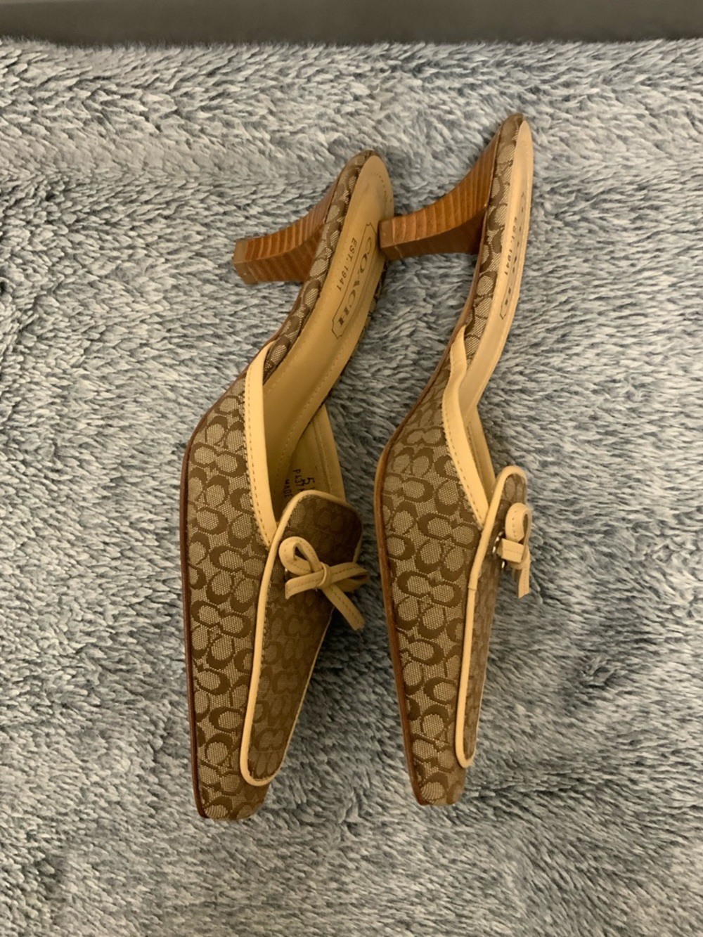 COACH Brown Signature Canvas Bow-Accent Slip-On - Picture 3 of 8